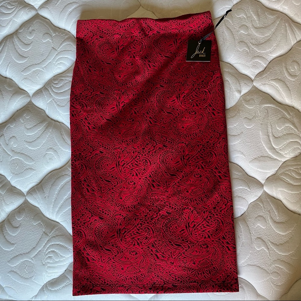 Fitted pencil skirt with unique pattern in red and black.
